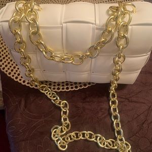 White shoulder bag link chain